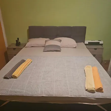 Dm *
